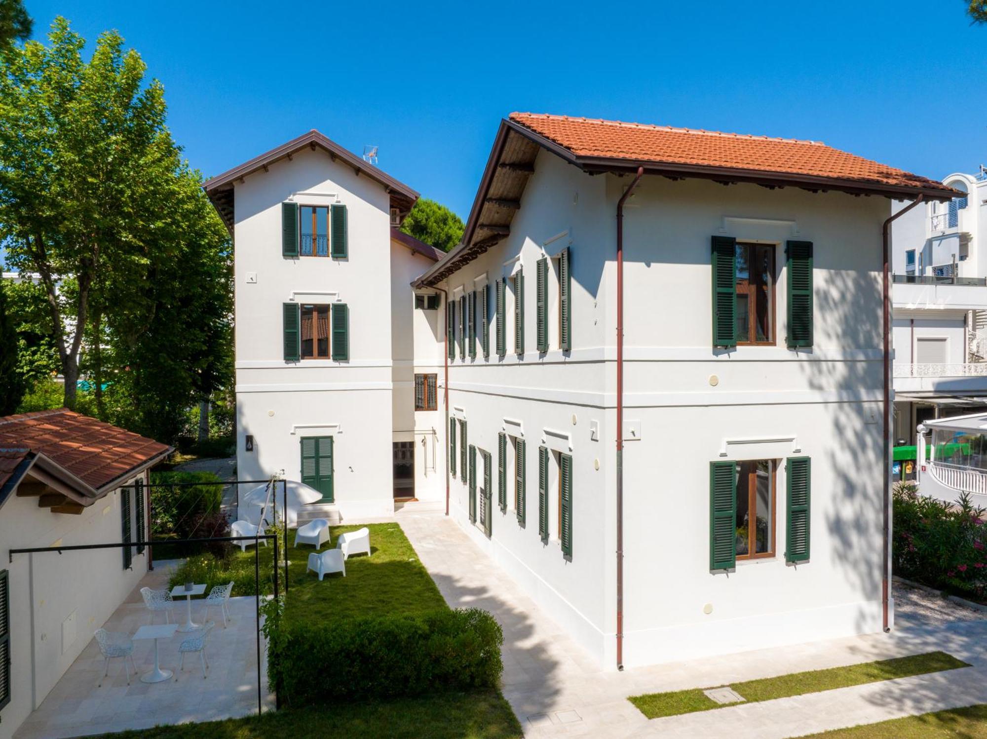 Hotel Select Suites & Spa - Apartments Риччоне Экстерьер фото
