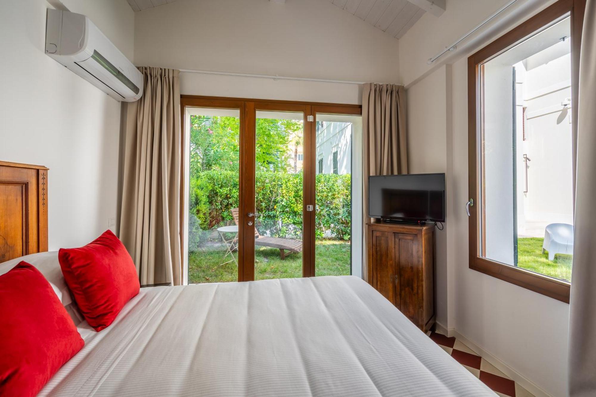 Hotel Select Suites & Spa - Apartments Риччоне Экстерьер фото