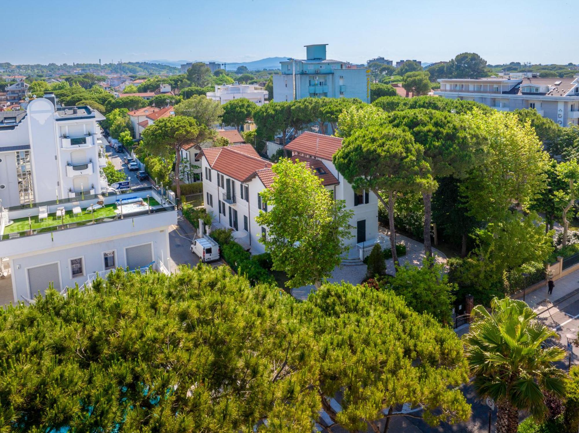 Hotel Select Suites & Spa - Apartments Риччоне Экстерьер фото